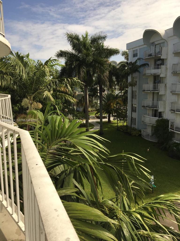 498 NW 165th St Road D401, Miami, FL 33169, Miami