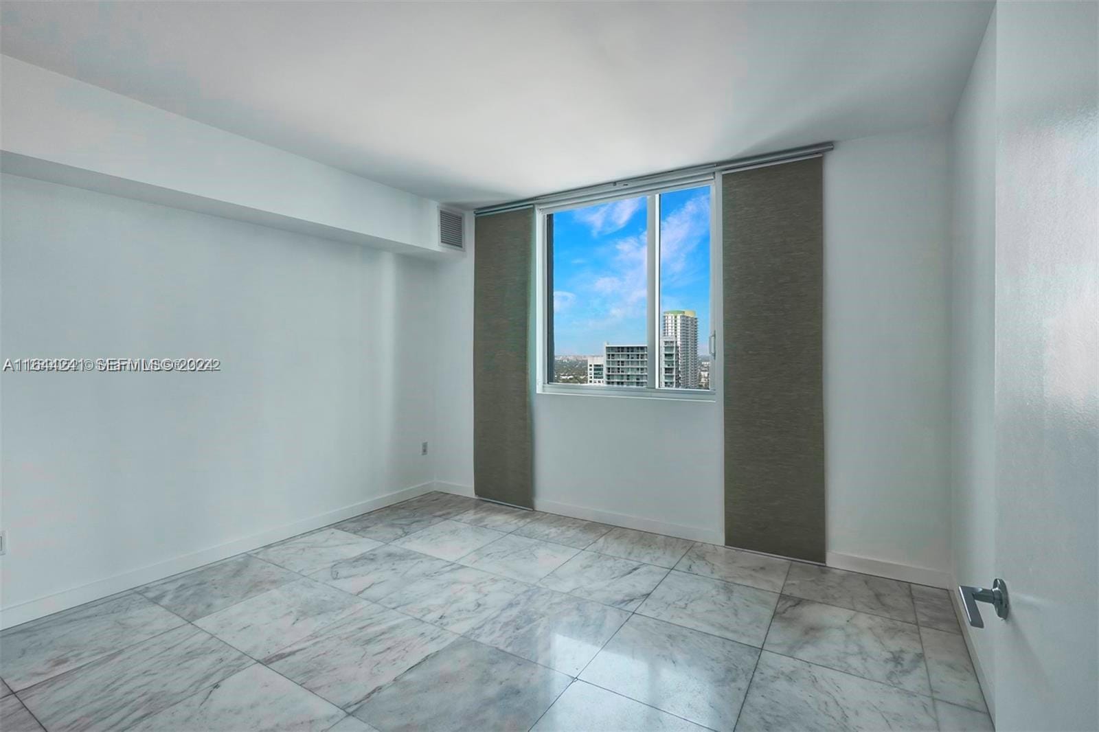 55 SE 6th Street 3401, Miami, FL 33131 photo 17