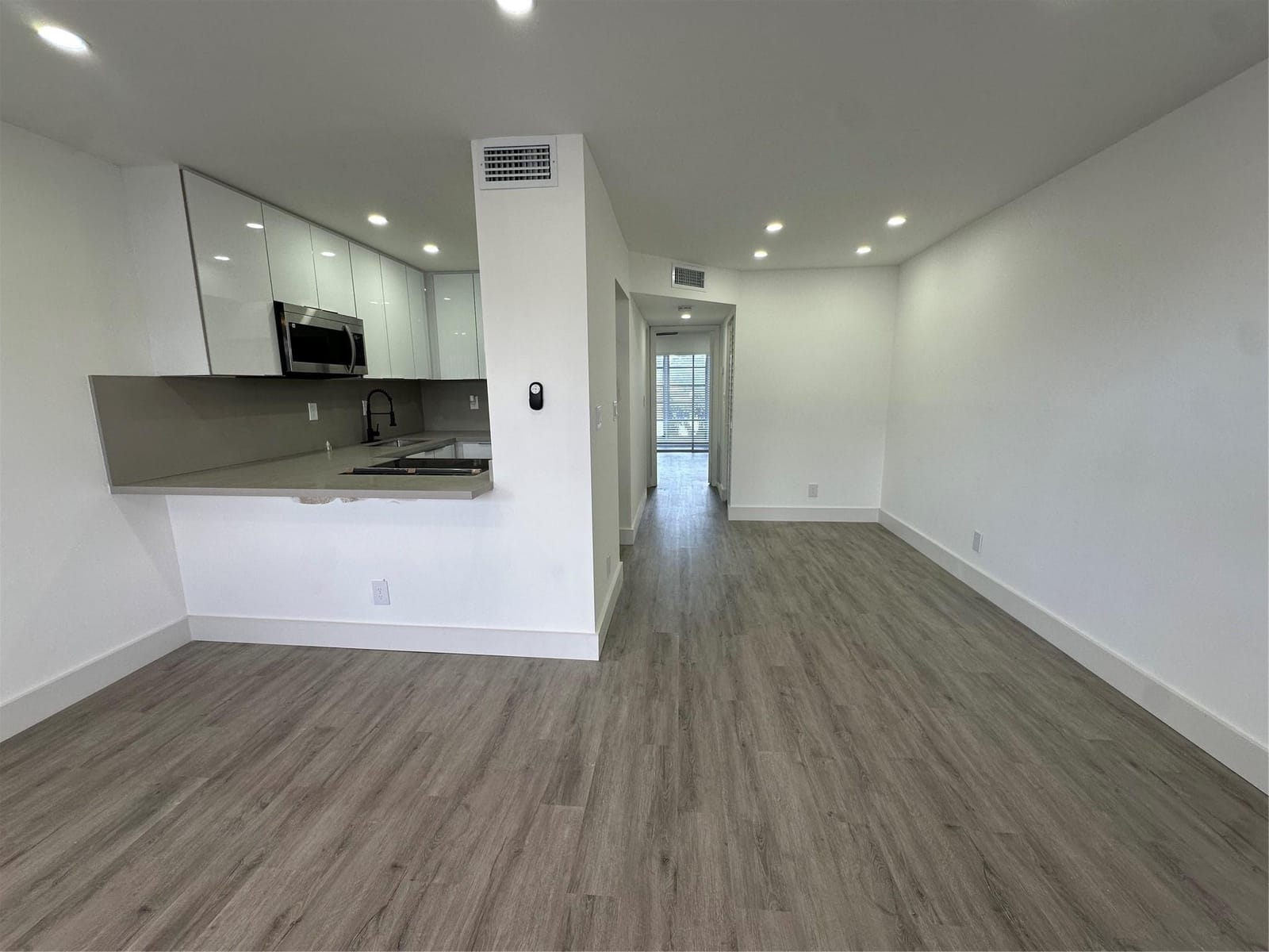 9061 Sunrise Lakes Boulevard 212, Sunrise, FL 33322