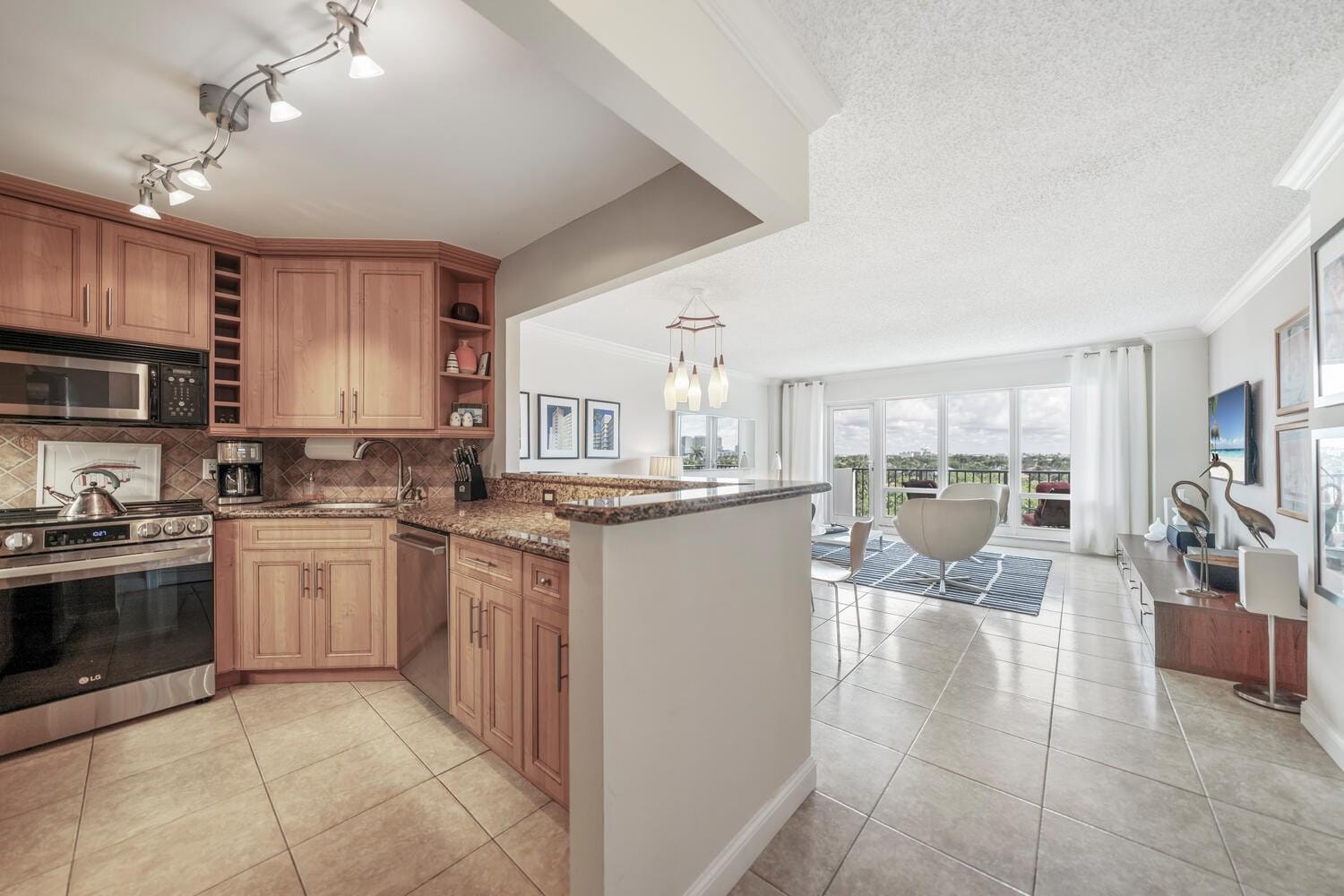 340 Sunset Drive 806 — photo 11