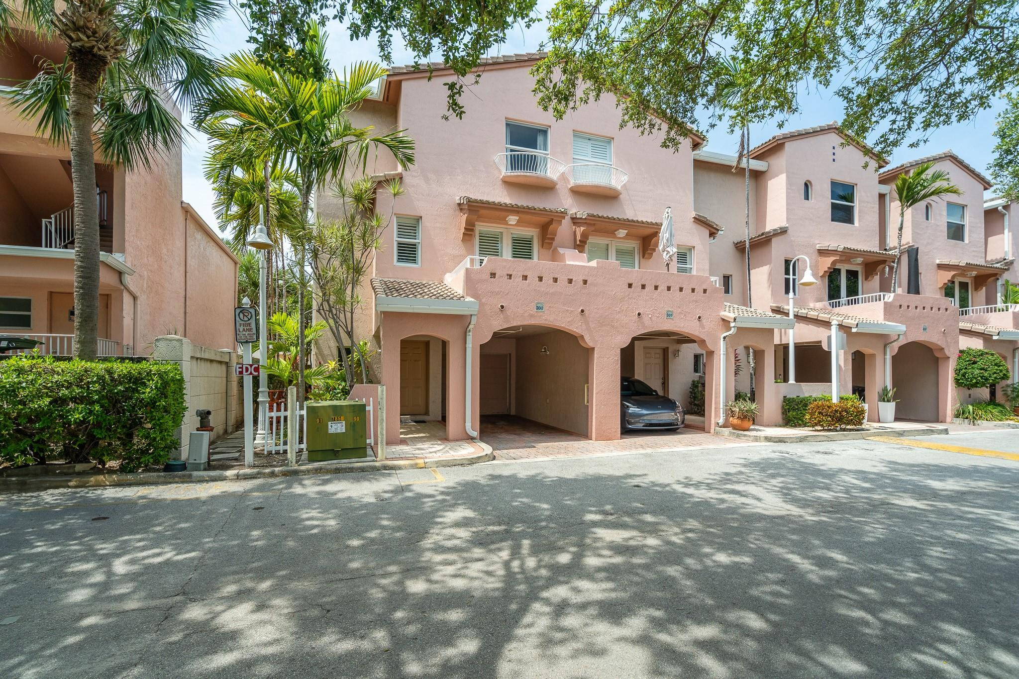 2005 Oceanwalk Terrace 300, Pompano Beach, FL 33062