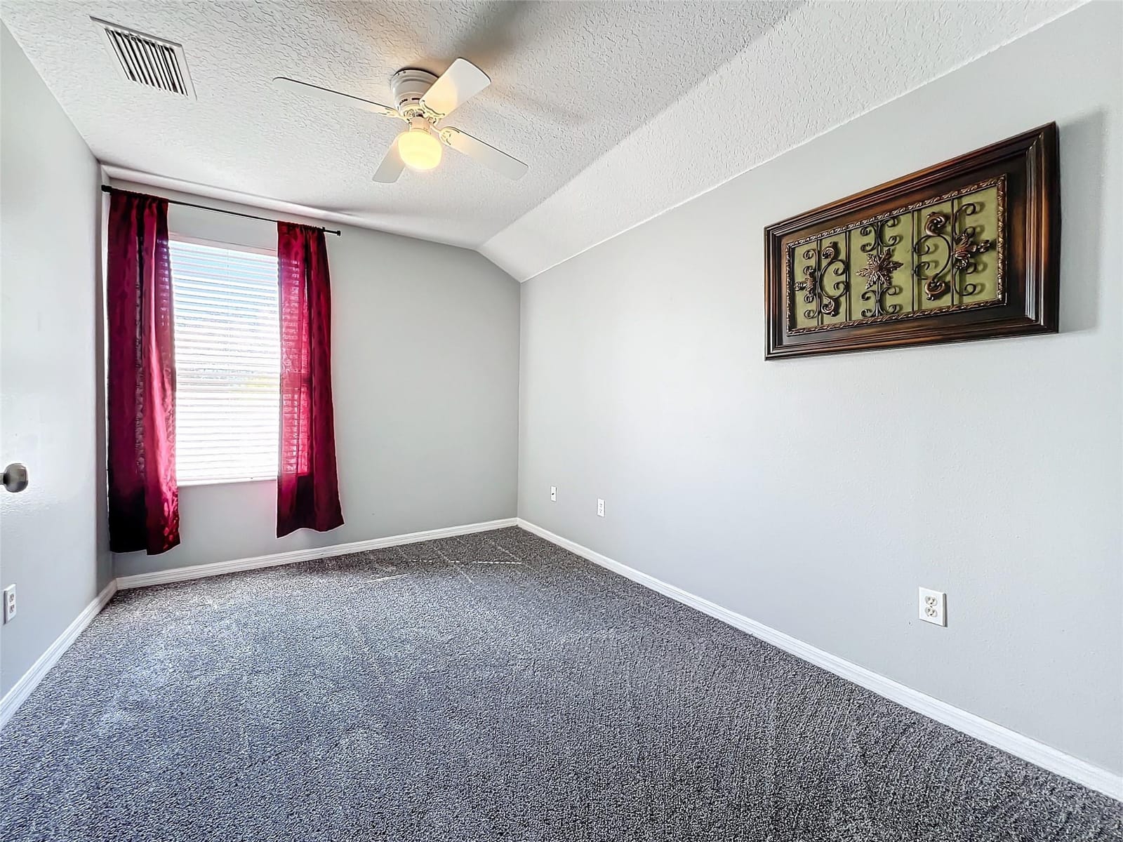 2560 Franklin Avenue — photo 11