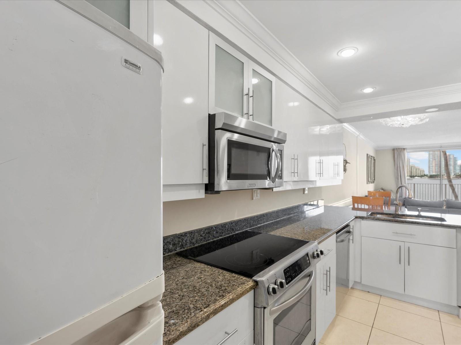 18260 N Bay Road 304, Sunny Isles Beach, FL 33160 photo 24