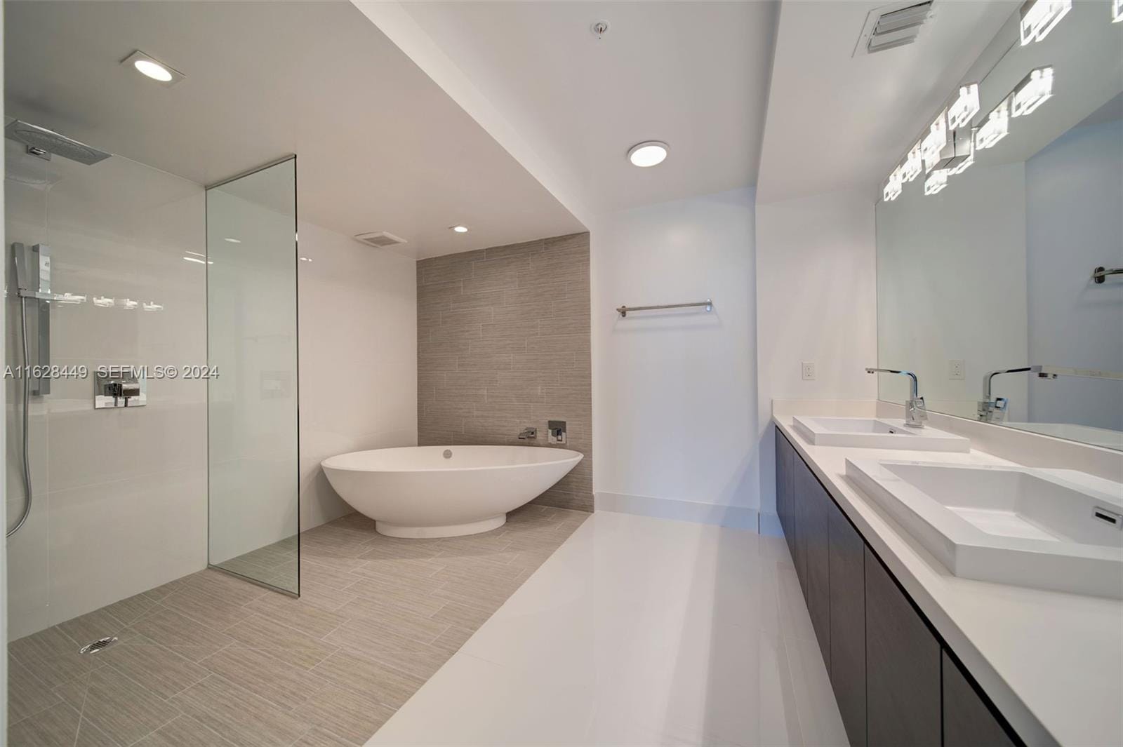 300 Sunny Isles Boulevard 2103, Sunny Isles Beach, FL 33160 photo 22