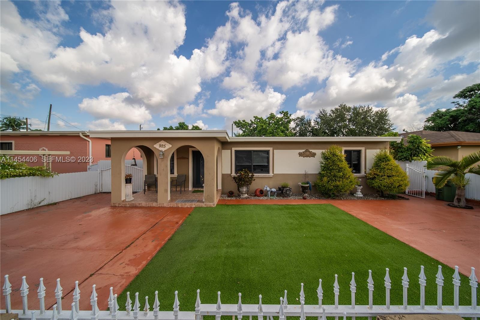 925 E 29th Street, Hialeah, FL 33013