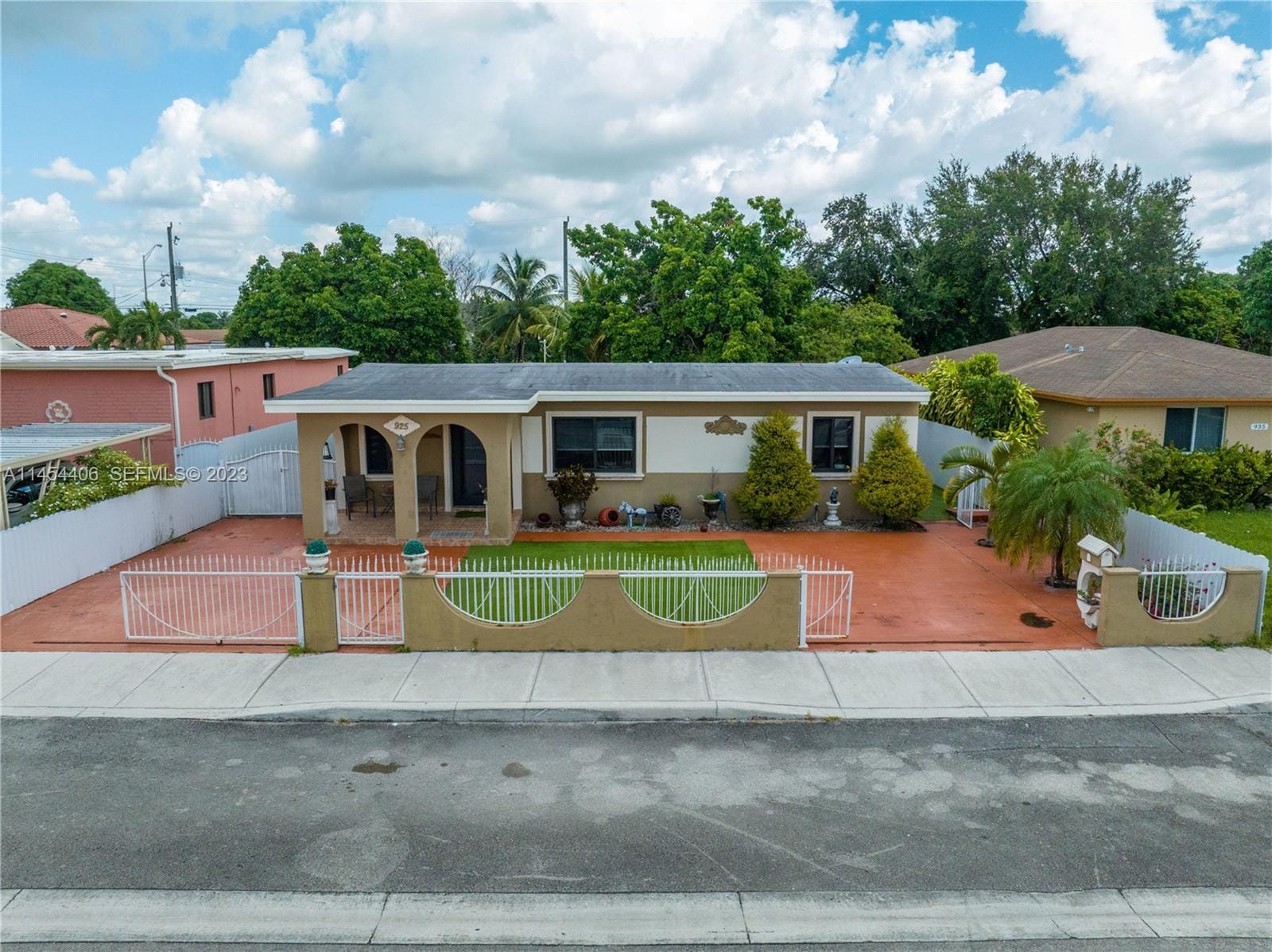 925 E 29th Street, Hialeah, FL 33013 photo 2