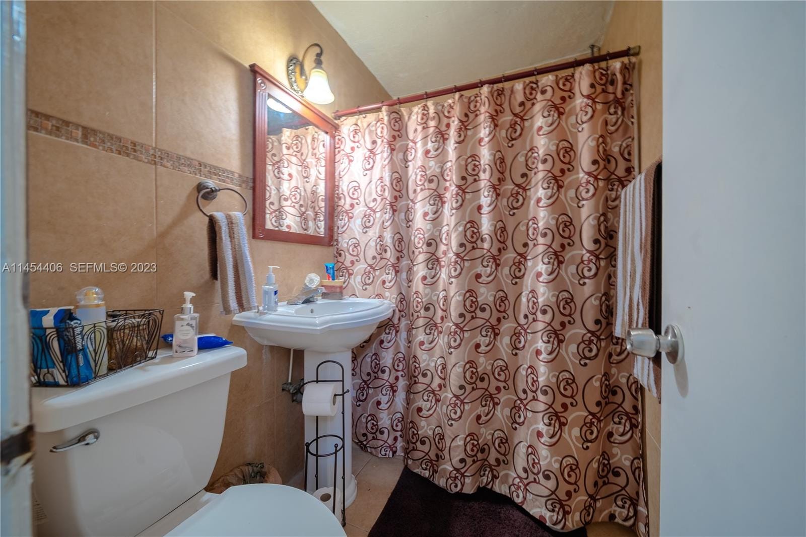 925 E 29th Street, Hialeah, FL 33013 photo 11