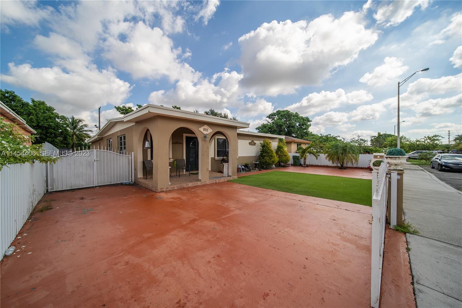 925 E 29th Street, Hialeah, FL 33013 photo 3