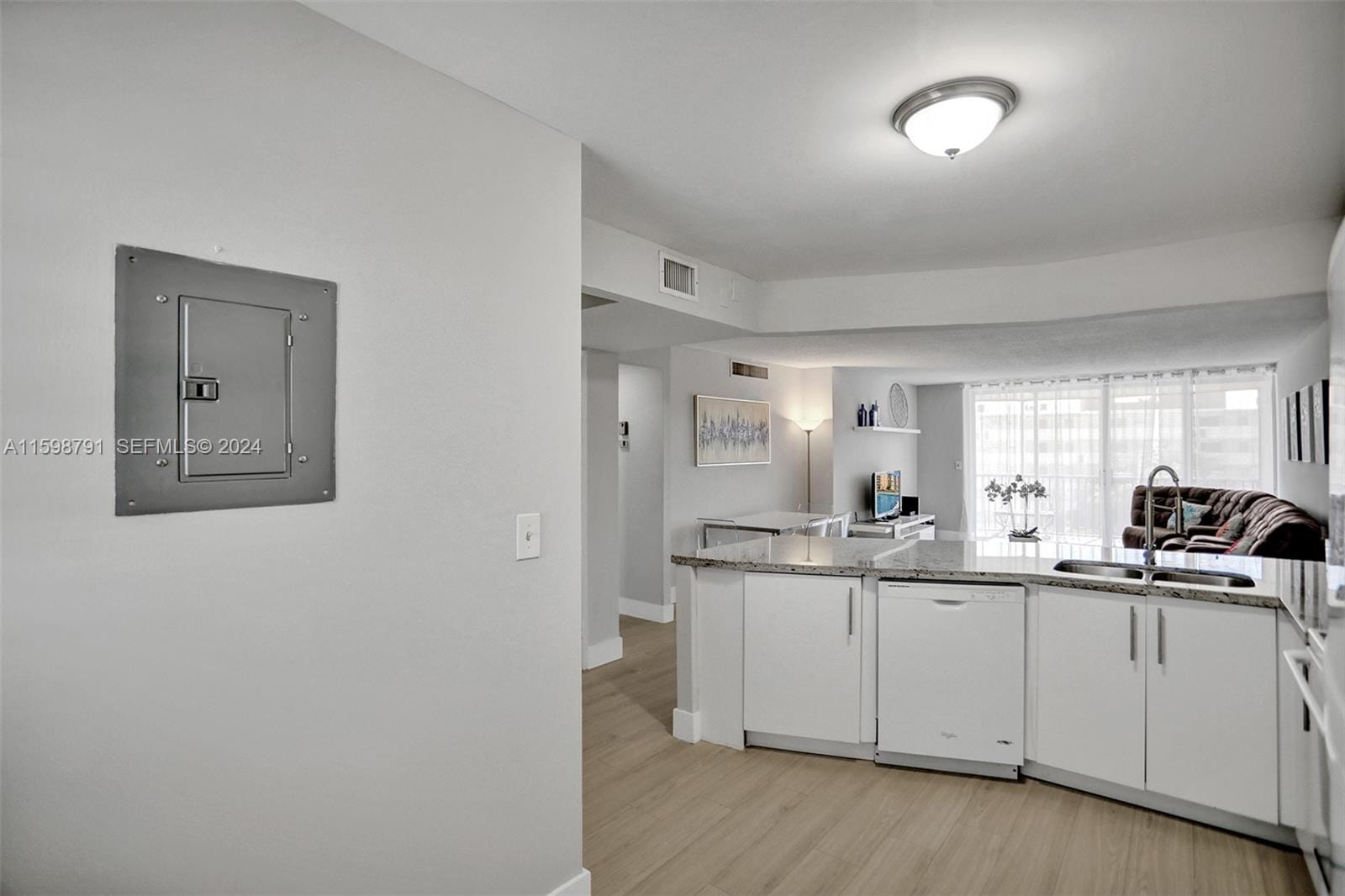 1770 NE 191st Street 716-1 — photo 7