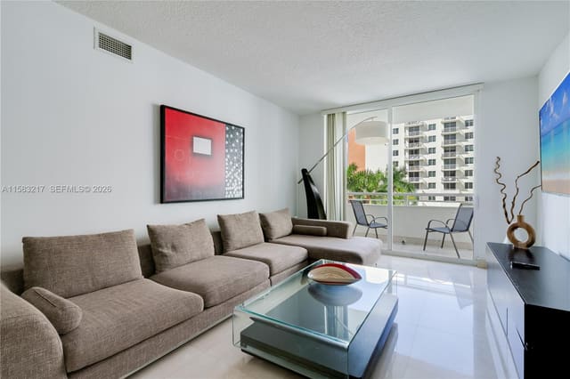 18800 NE 29th Avenue 520, sold in Venture At Aventura East, Aventura, FL