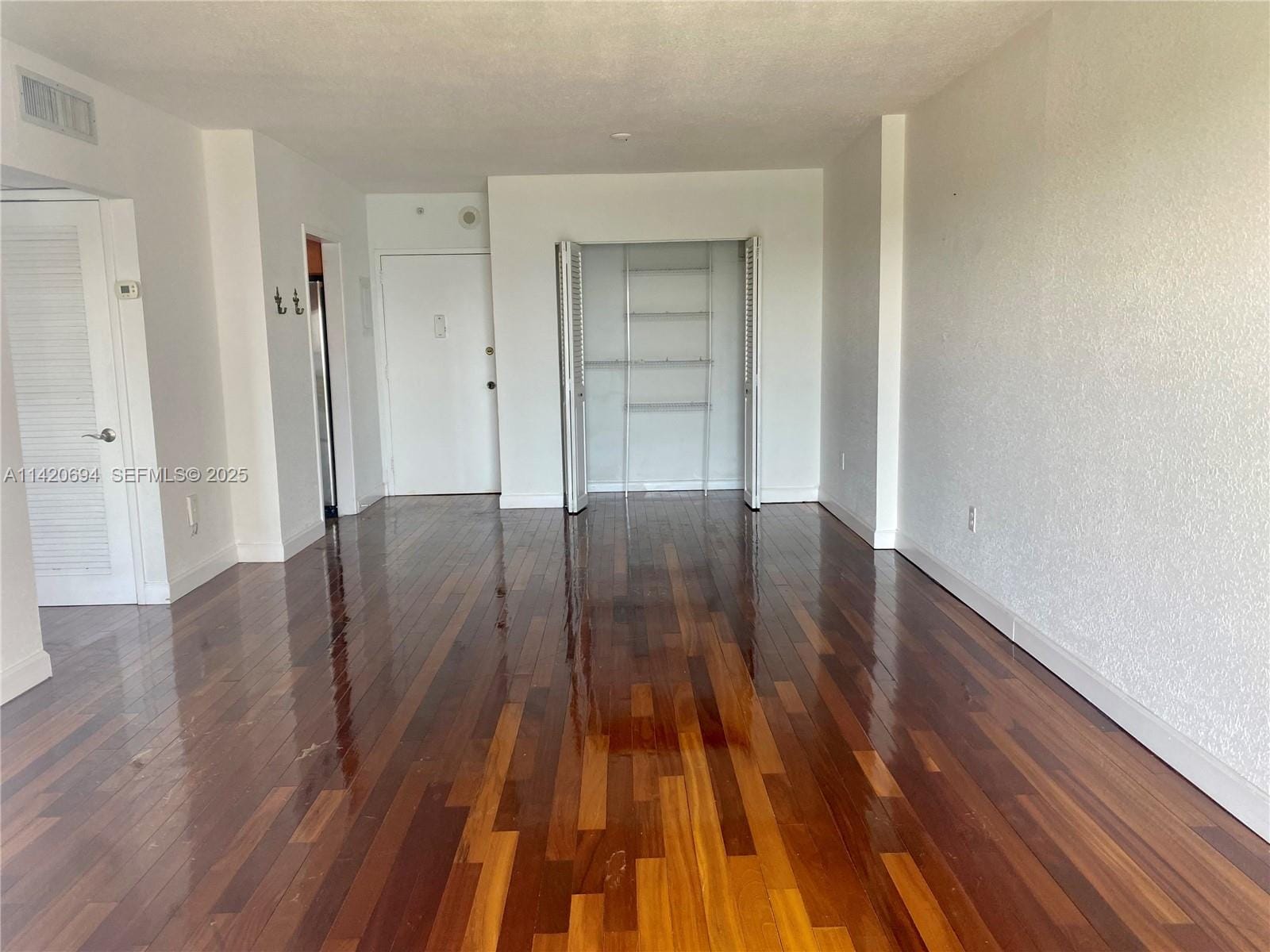 400 Kings Point Drive 1406 — photo 3