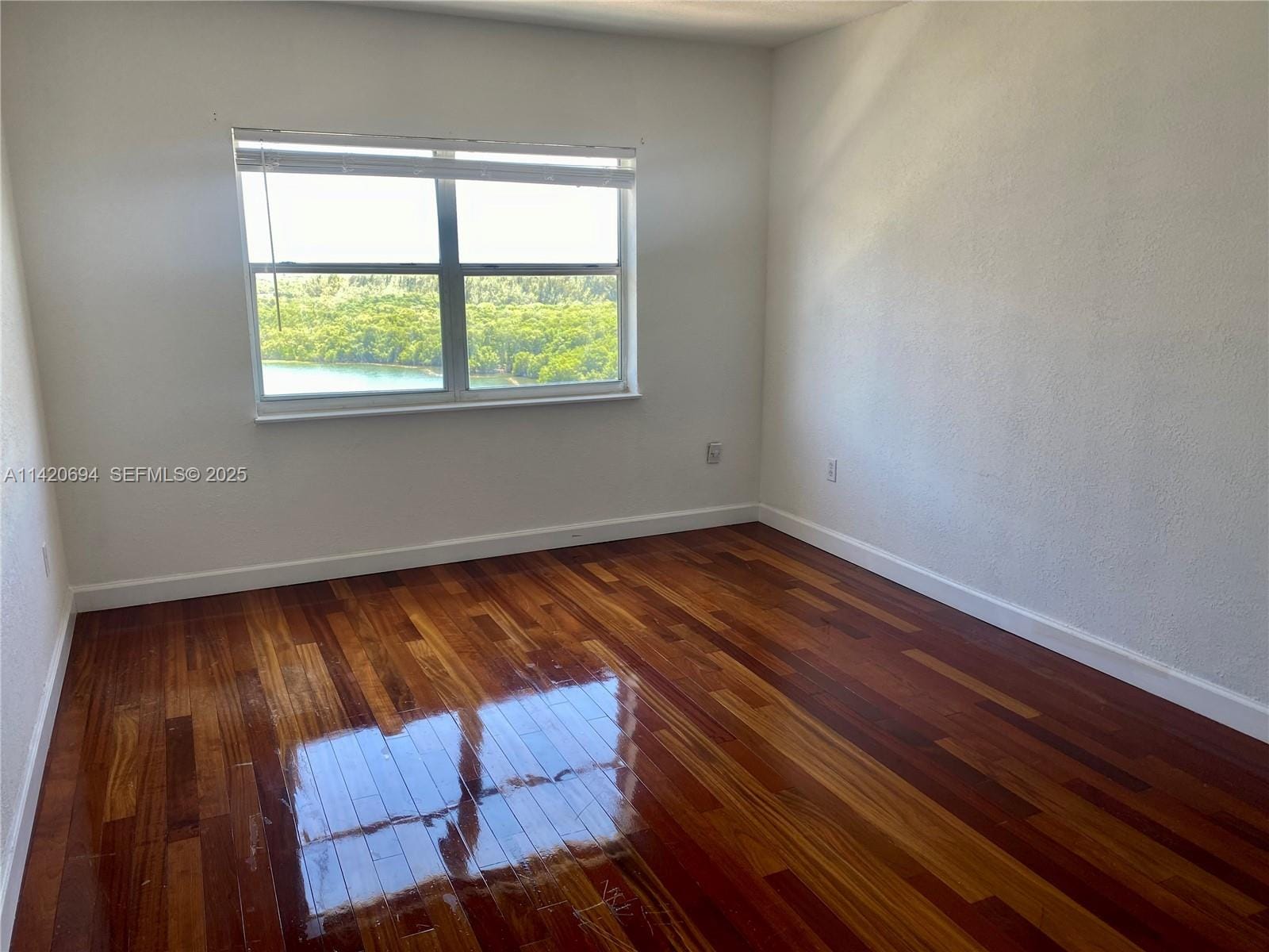 400 Kings Point Drive 1406 — photo 4