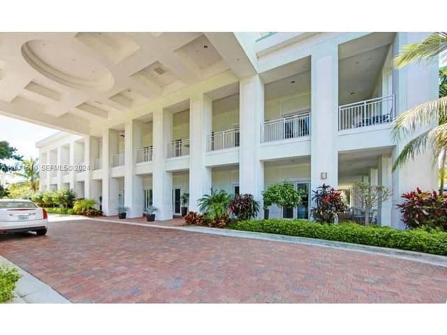 5300 NW 87th Avenue 816, Doral, FL 33178