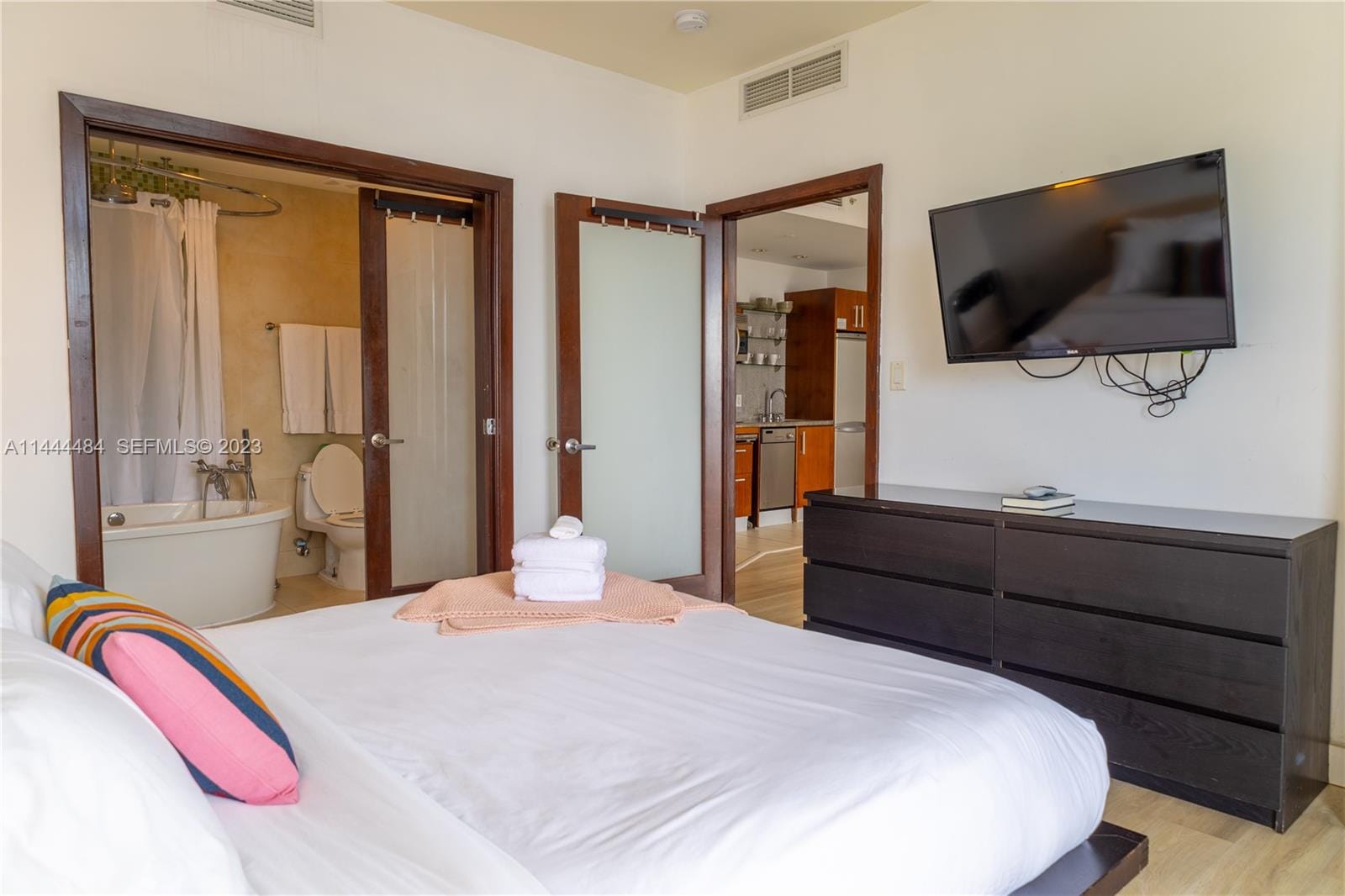 1052 Ocean Drive C503 — photo 9