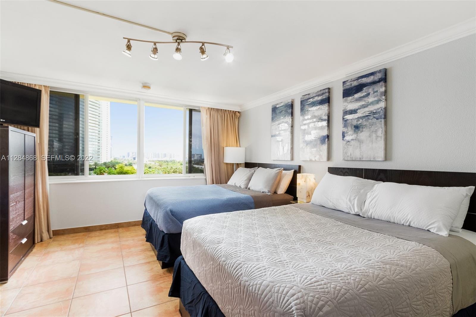 19201 Collins Avenue 641 — photo 4