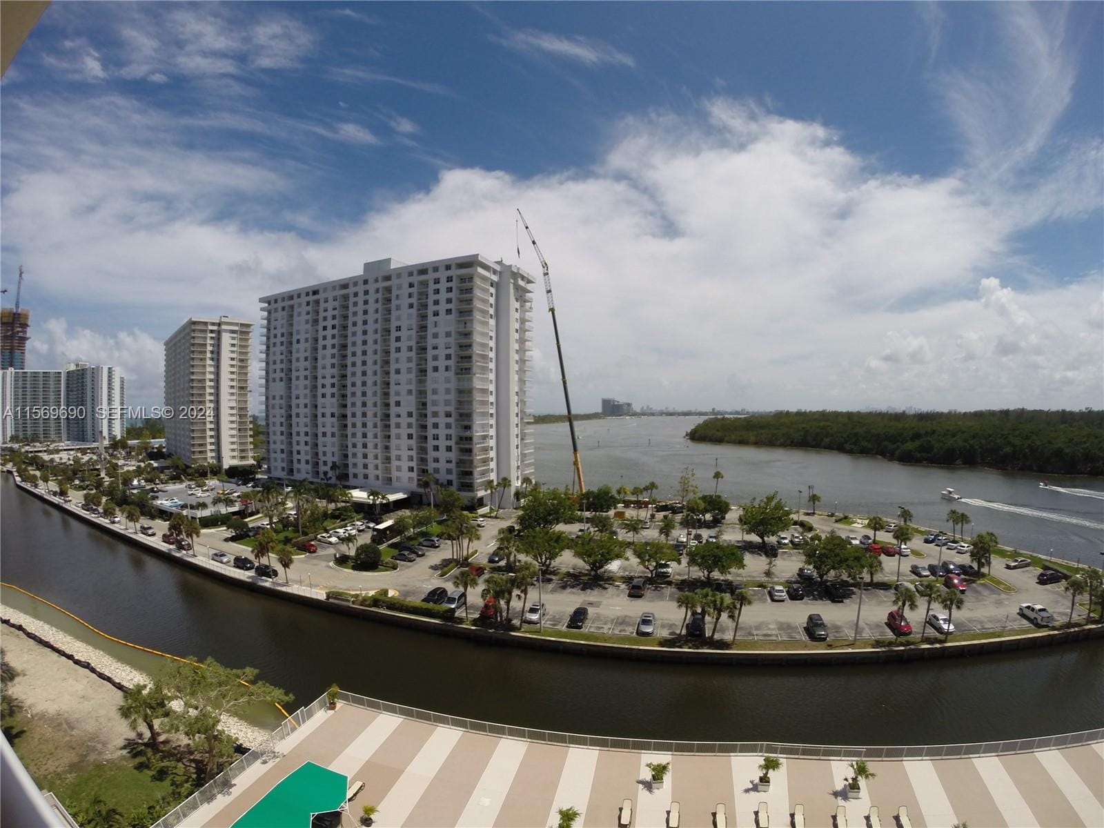 400 Kings Point Drive 905 — photo 5