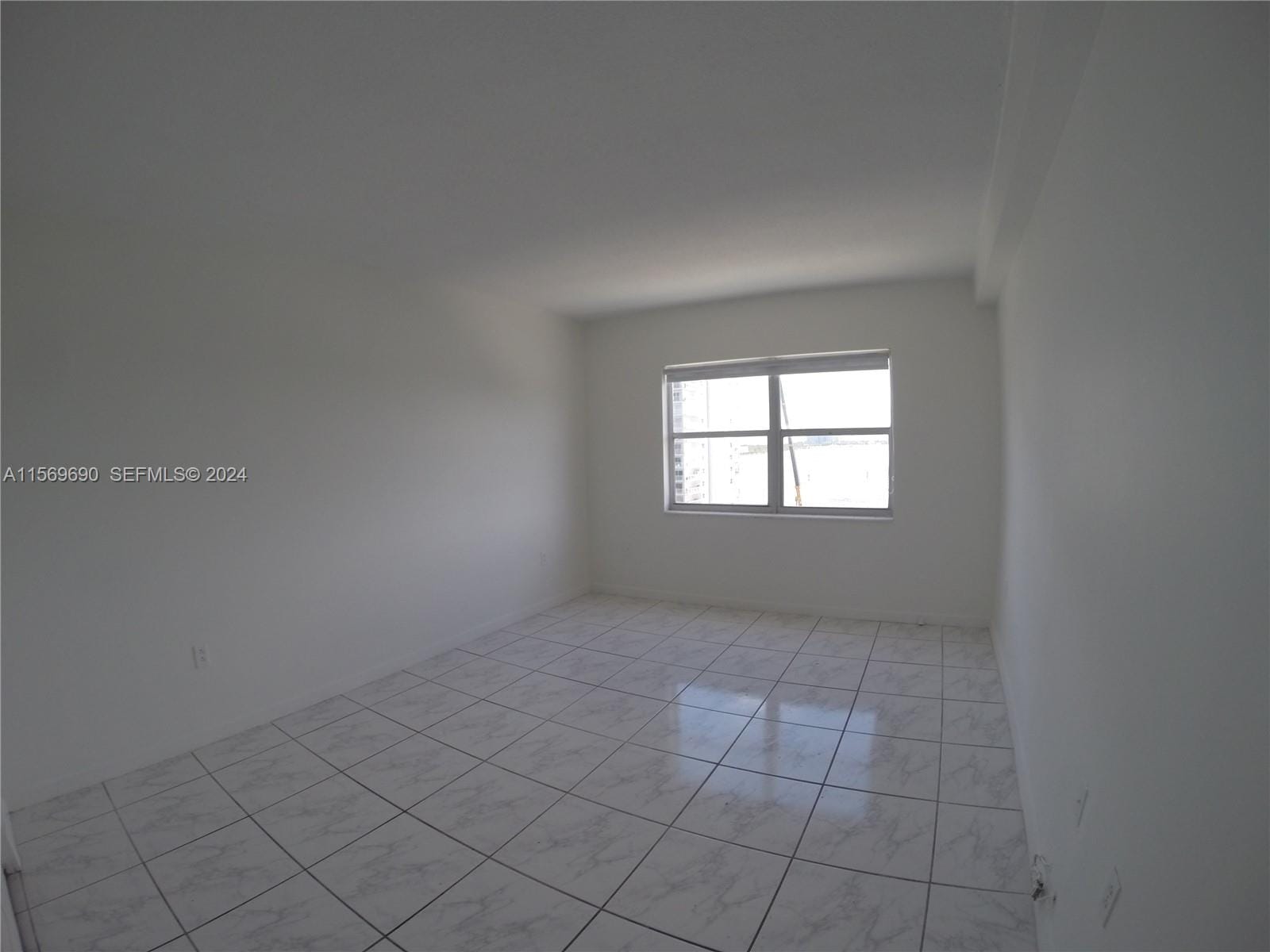 400 Kings Point Drive 905 — photo 8