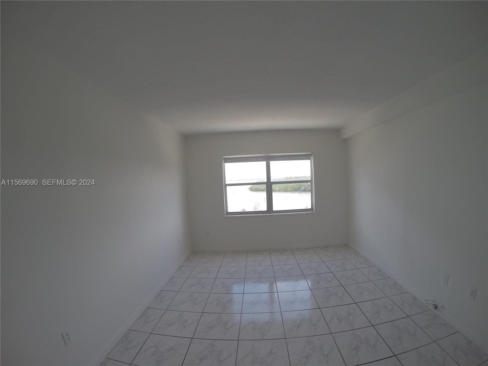 400 Kings Point Drive 905 — photo 9
