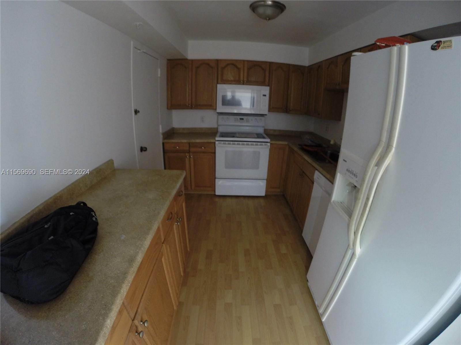 400 Kings Point Drive 905 — photo 10