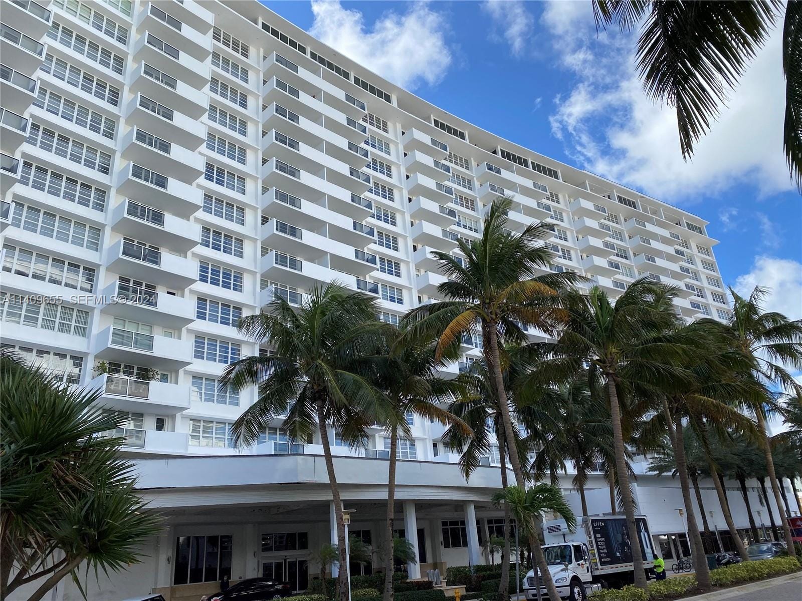 100 Lincoln Road 939 — photo 3