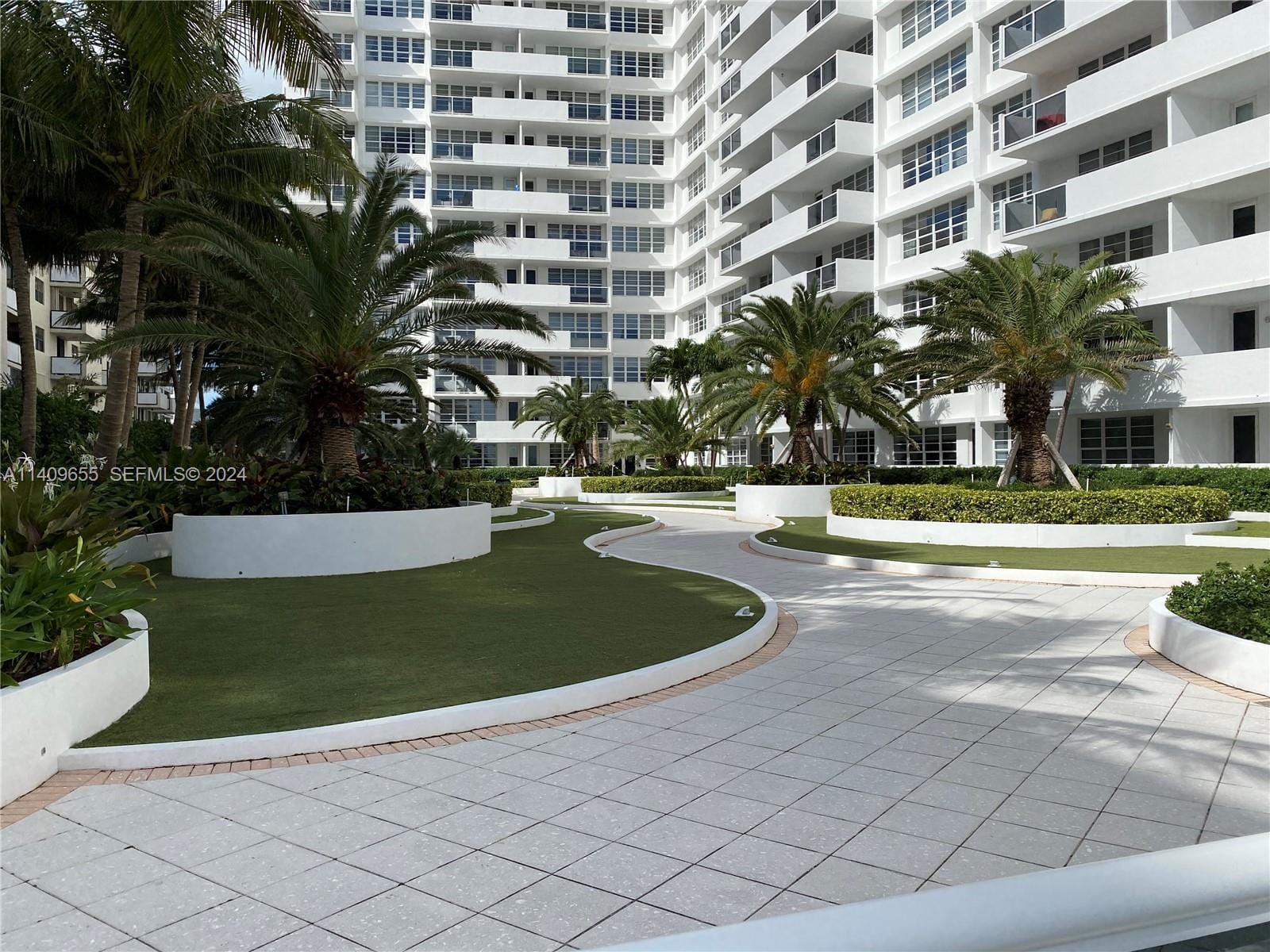 100 Lincoln Road 939 — photo 10