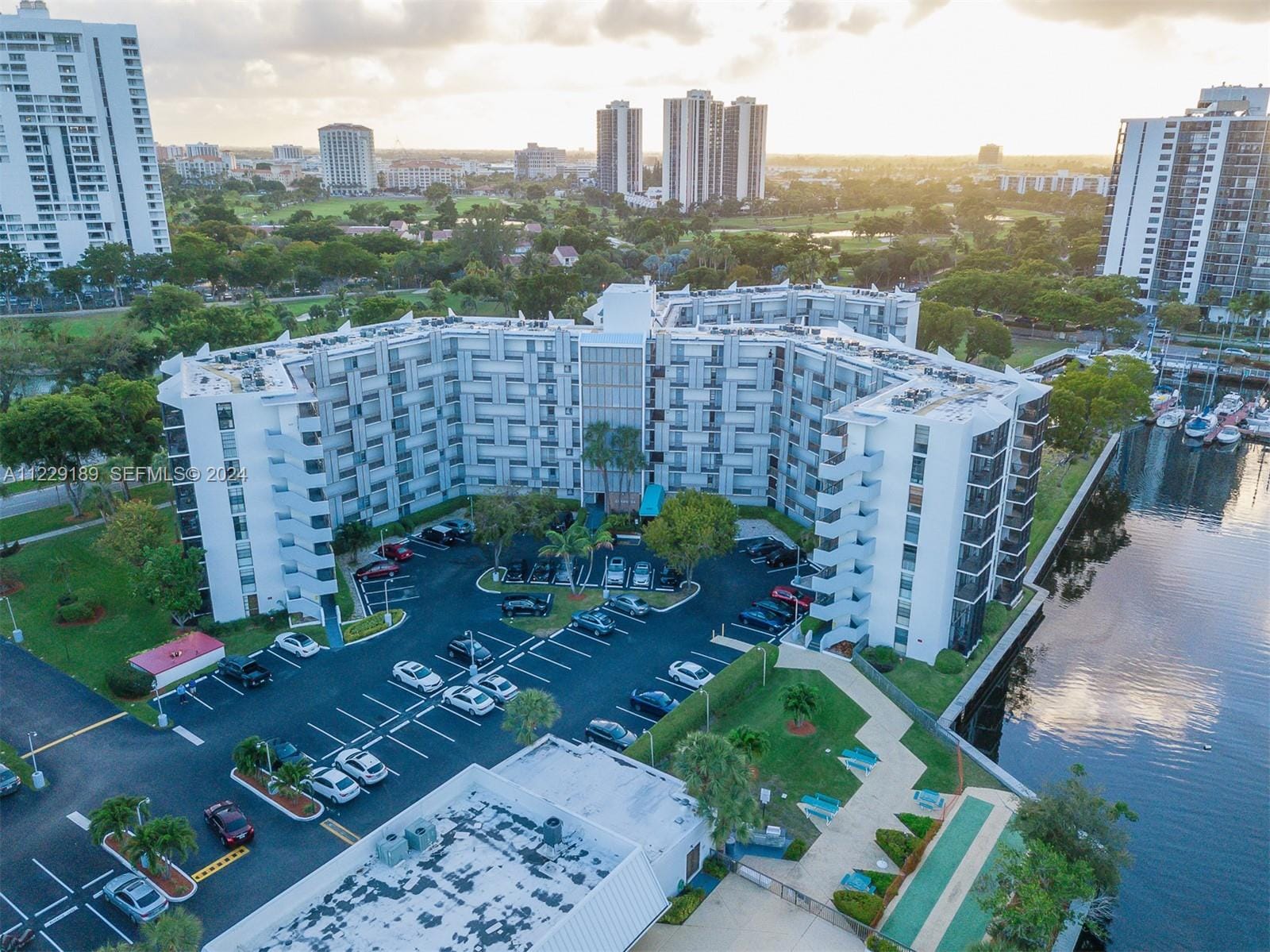 3401 N Country Club Drive 406, Aventura, FL 33180 photo 29