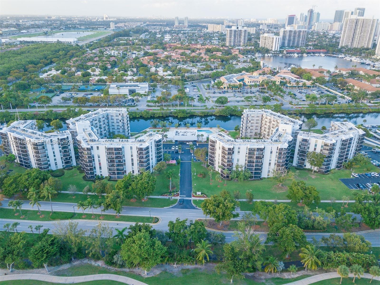 3401 N Country Club Drive 406, Aventura, FL 33180 photo 30