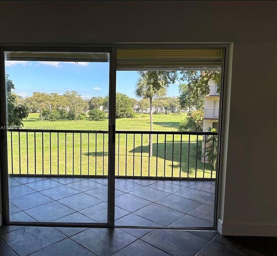 6201 N Falls Cir Drive 304 — photo 11