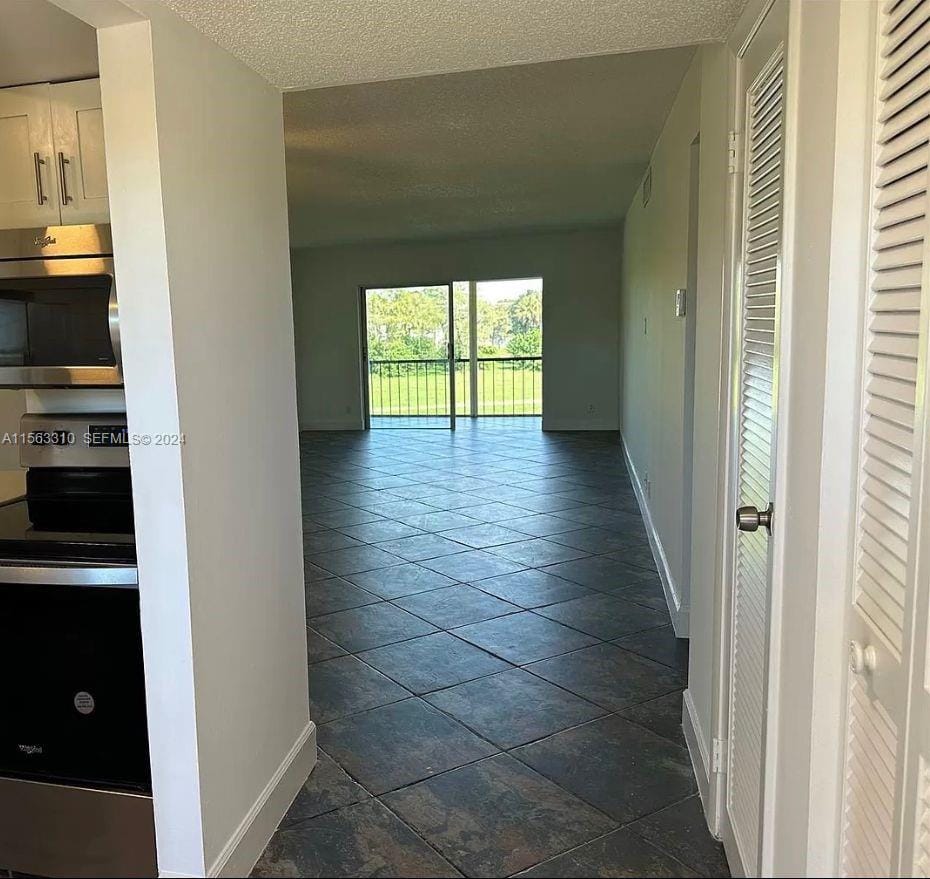 6201 N Falls Cir Drive 304 — photo 3