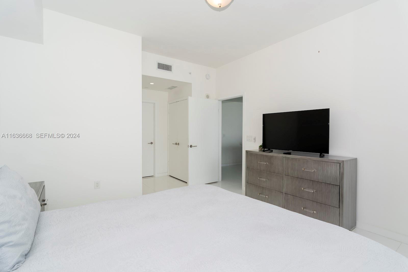 851 NE 1st Avenue 1710, Miami, FL 33132 photo 16