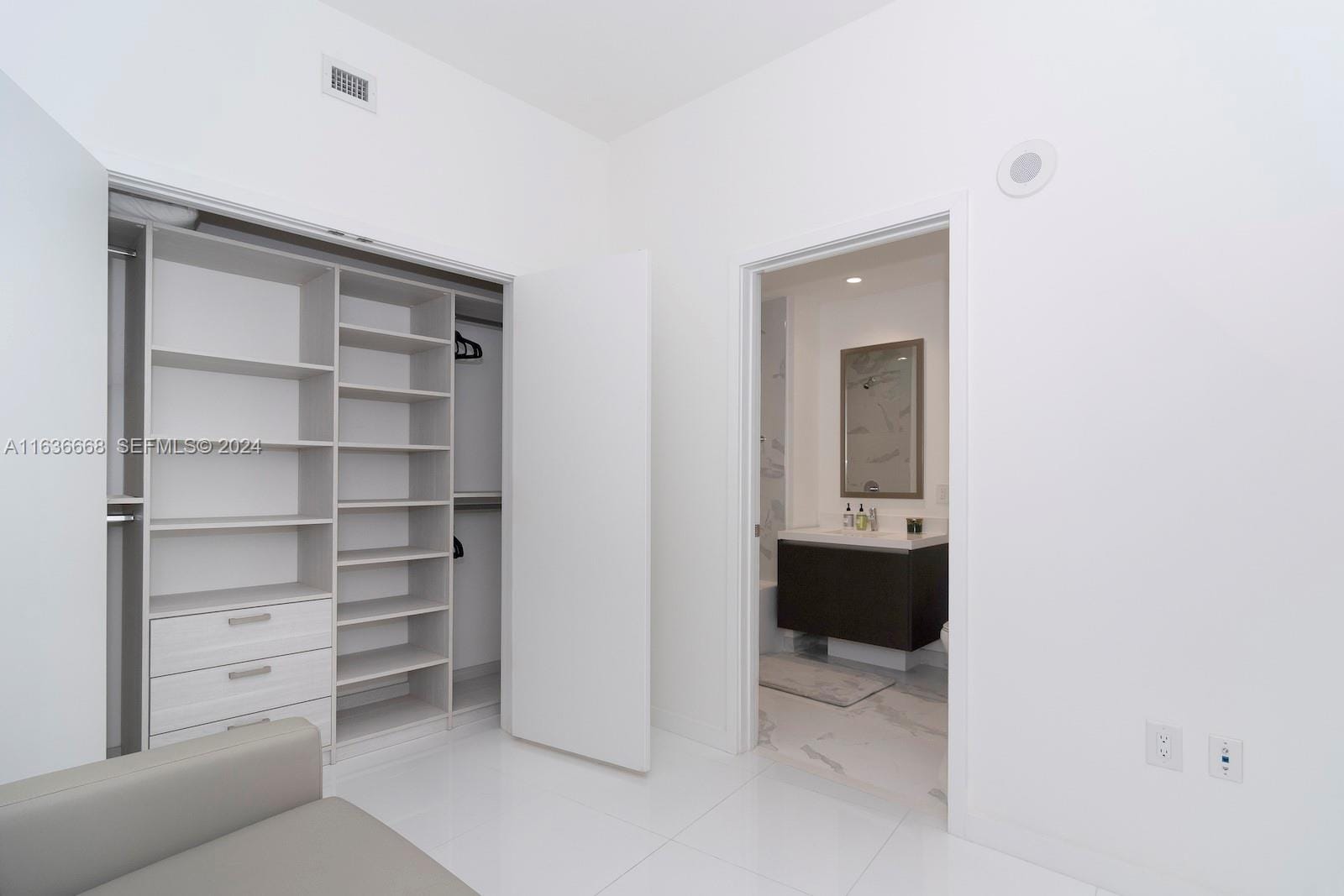 851 NE 1st Avenue 1710, Miami, FL 33132 photo 24