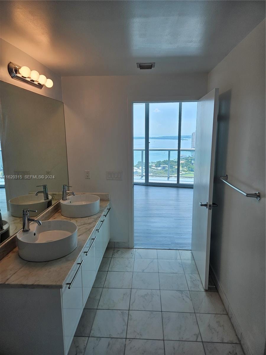 888 Biscayne Boulevard 4001, Miami, FL 33132 photo 13