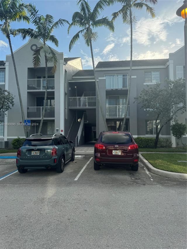 720 SW 111th Avenue 307, Devonaire Condo At Pembro, Pembroke Pines, FL