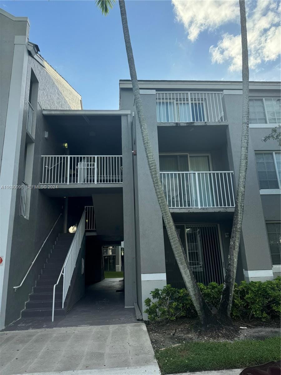 720 SW 111th Avenue 307 — photo 2