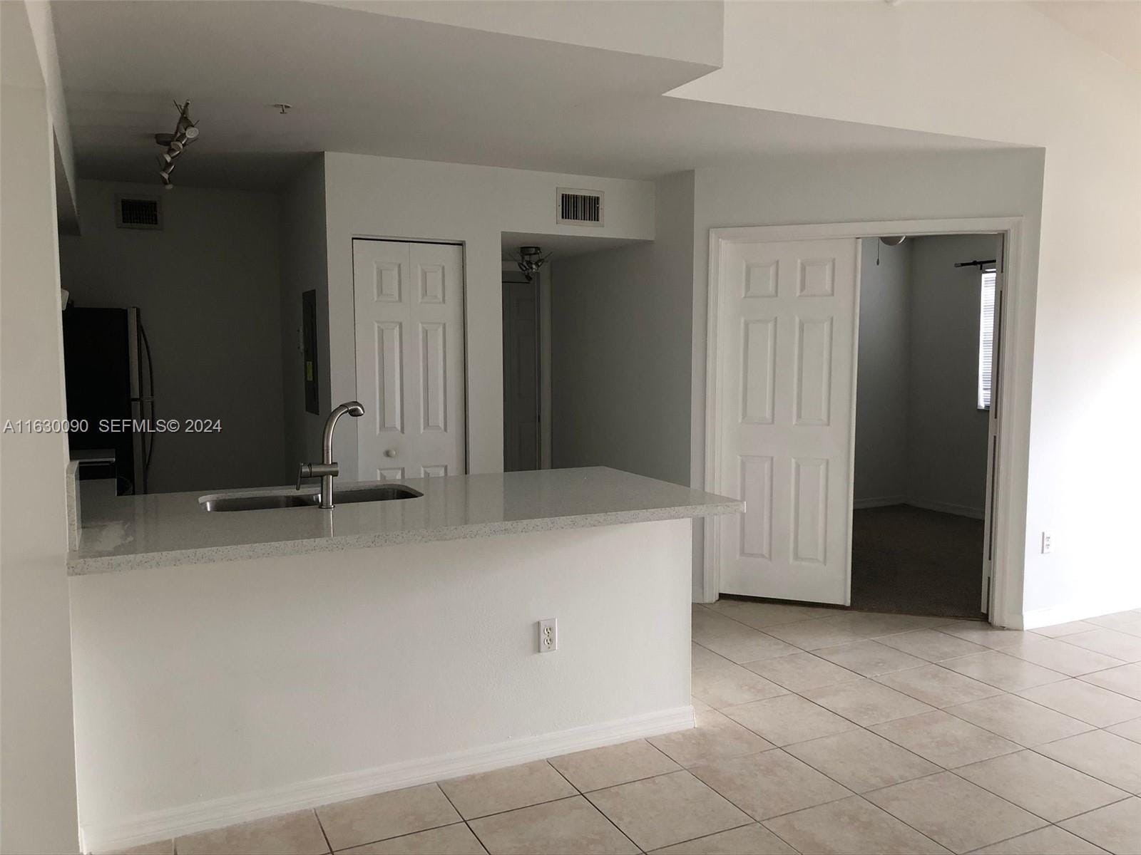 720 SW 111th Avenue 307 — photo 3