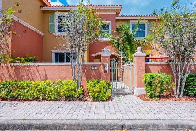 784 SW 106th Avenue 1902, sold in Hampton Isles, Pembroke Pines, FL