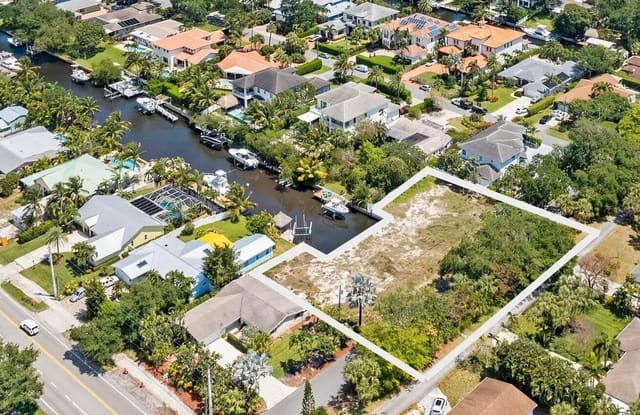 2465 Shore Drive, sold in Intracoastal Park, Palm Beach Gardens, FL