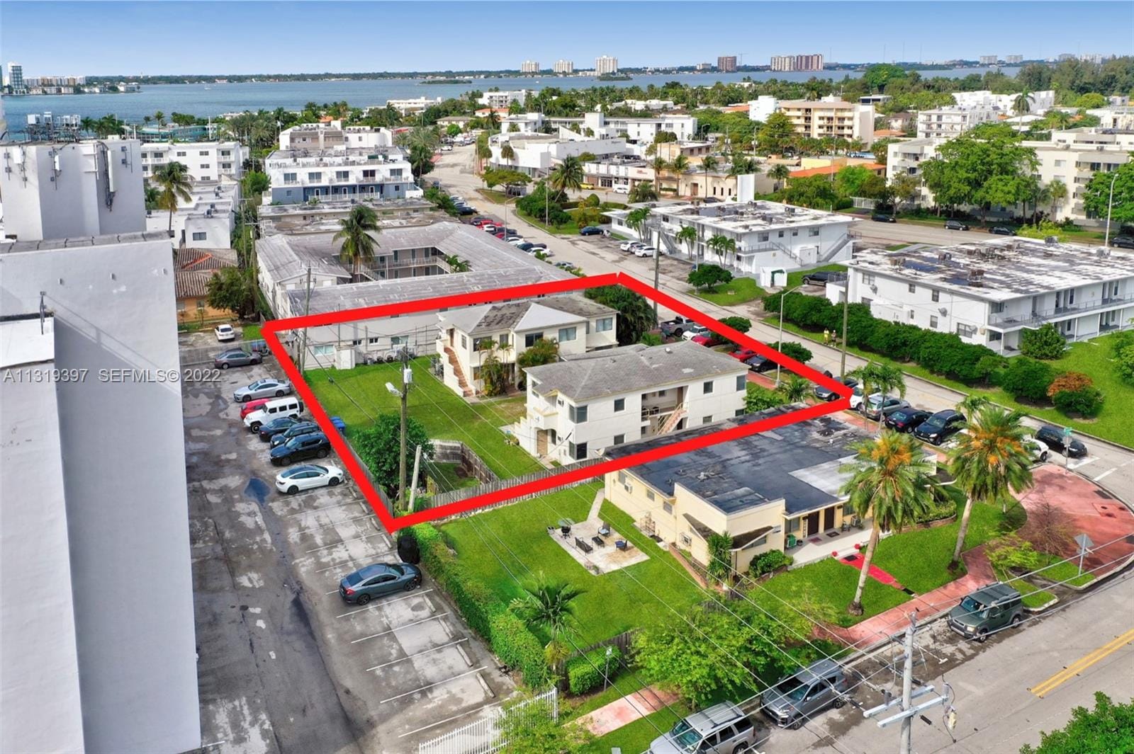 1910 And 1920 Biarritz Drive — photo 8