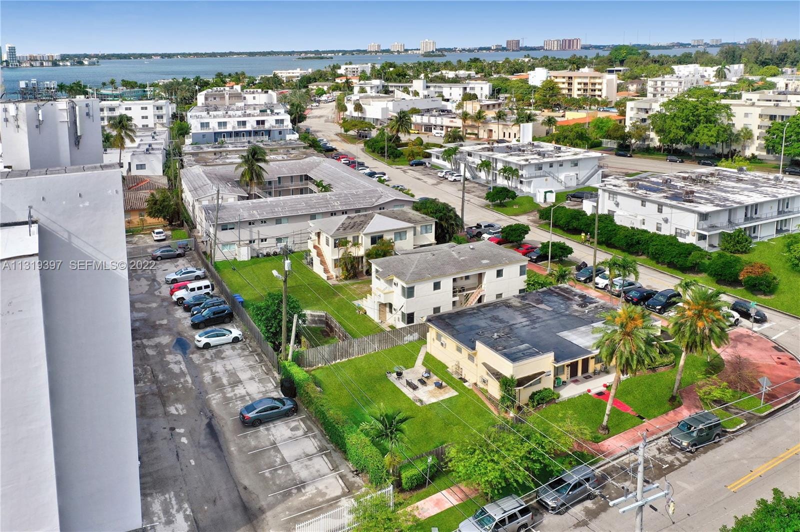 1910 And 1920 Biarritz Drive — photo 9