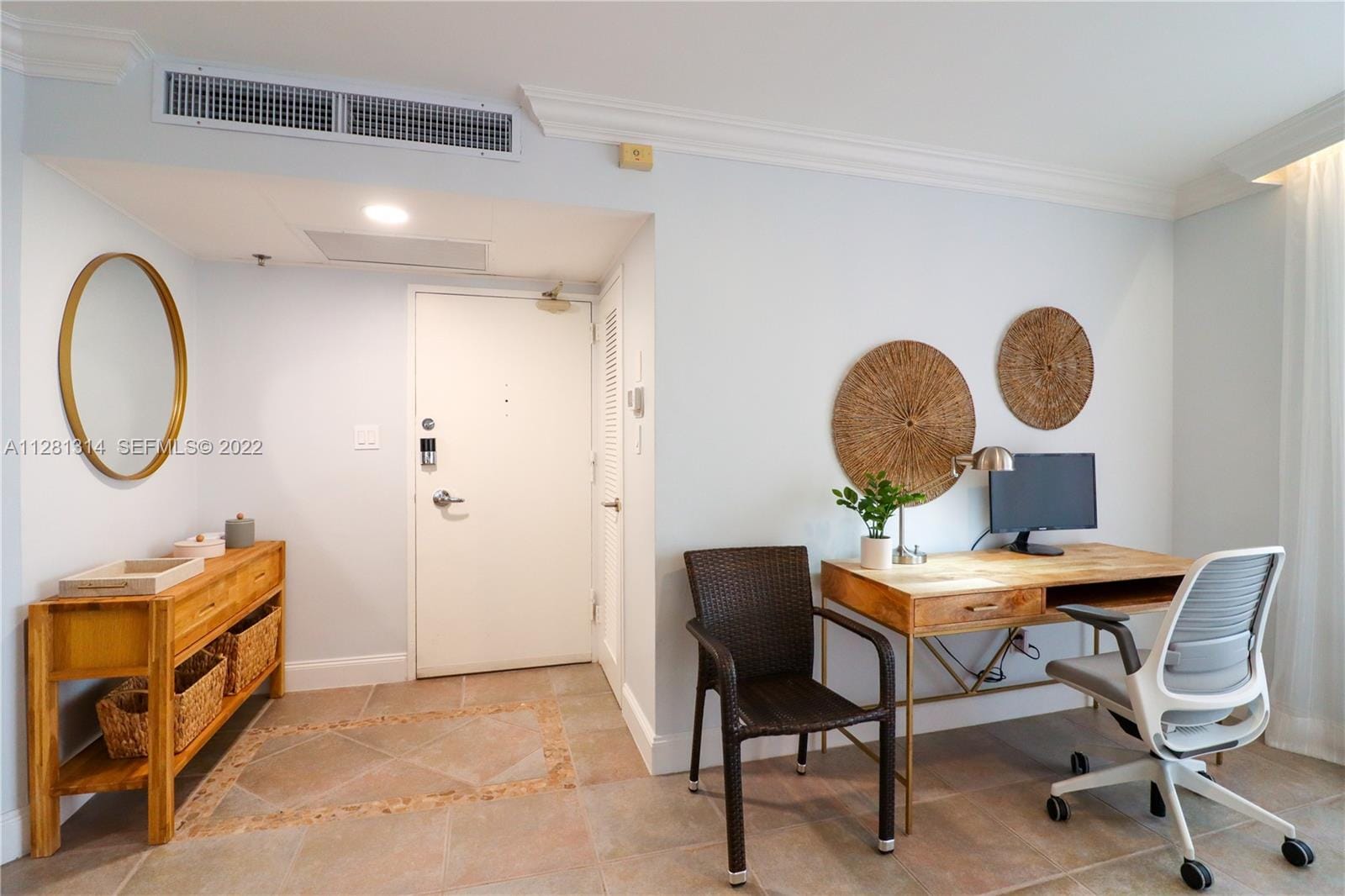 5161 Collins Avenue 404 — photo 2