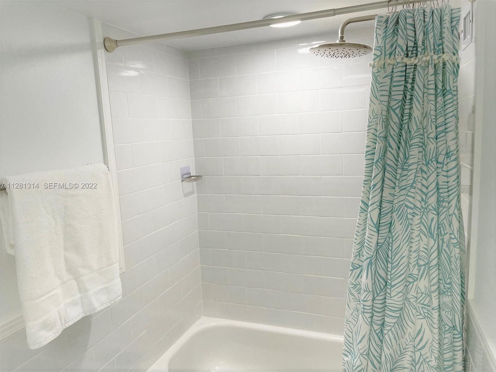 5161 Collins Avenue 404 — photo 11