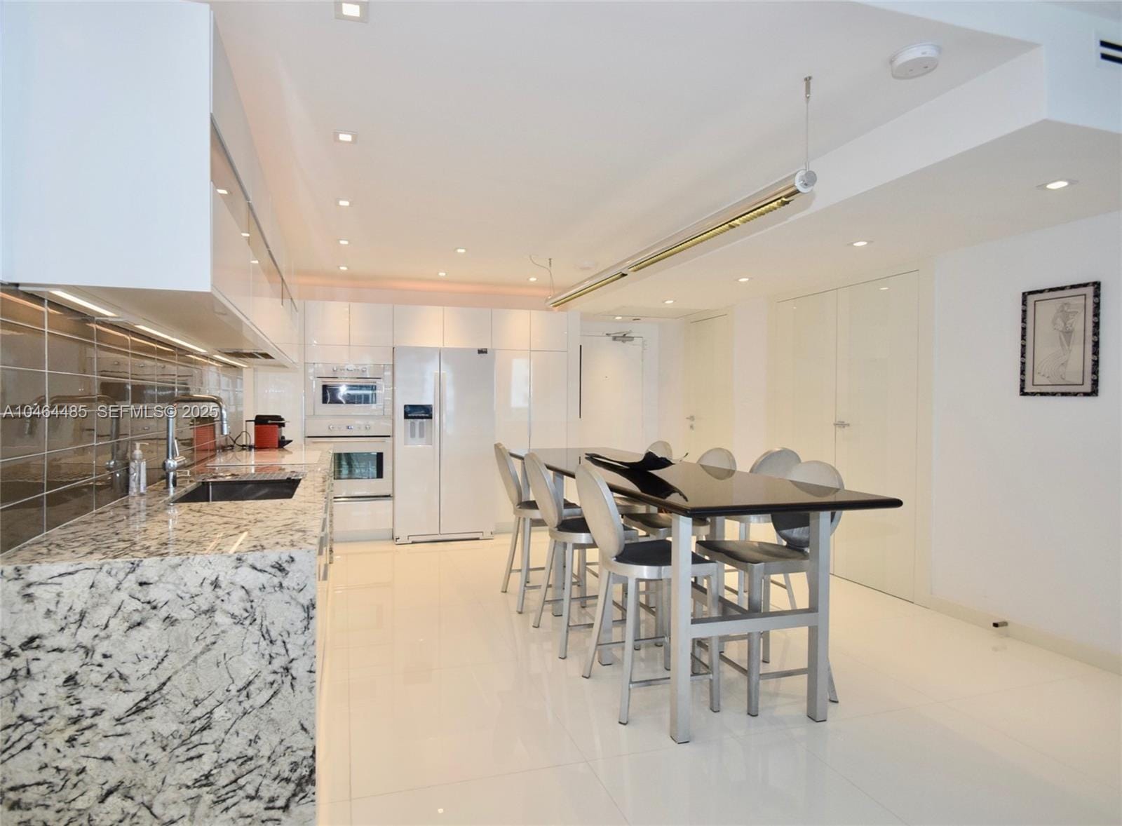 2301 Collins Avenue 815/814 — photo 4
