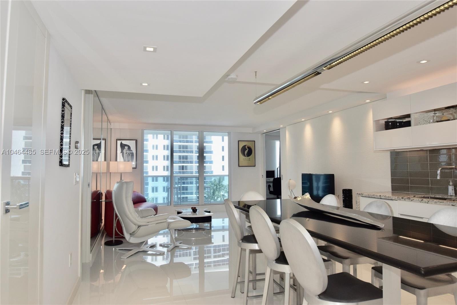 2301 Collins Avenue 815/814 — photo 5