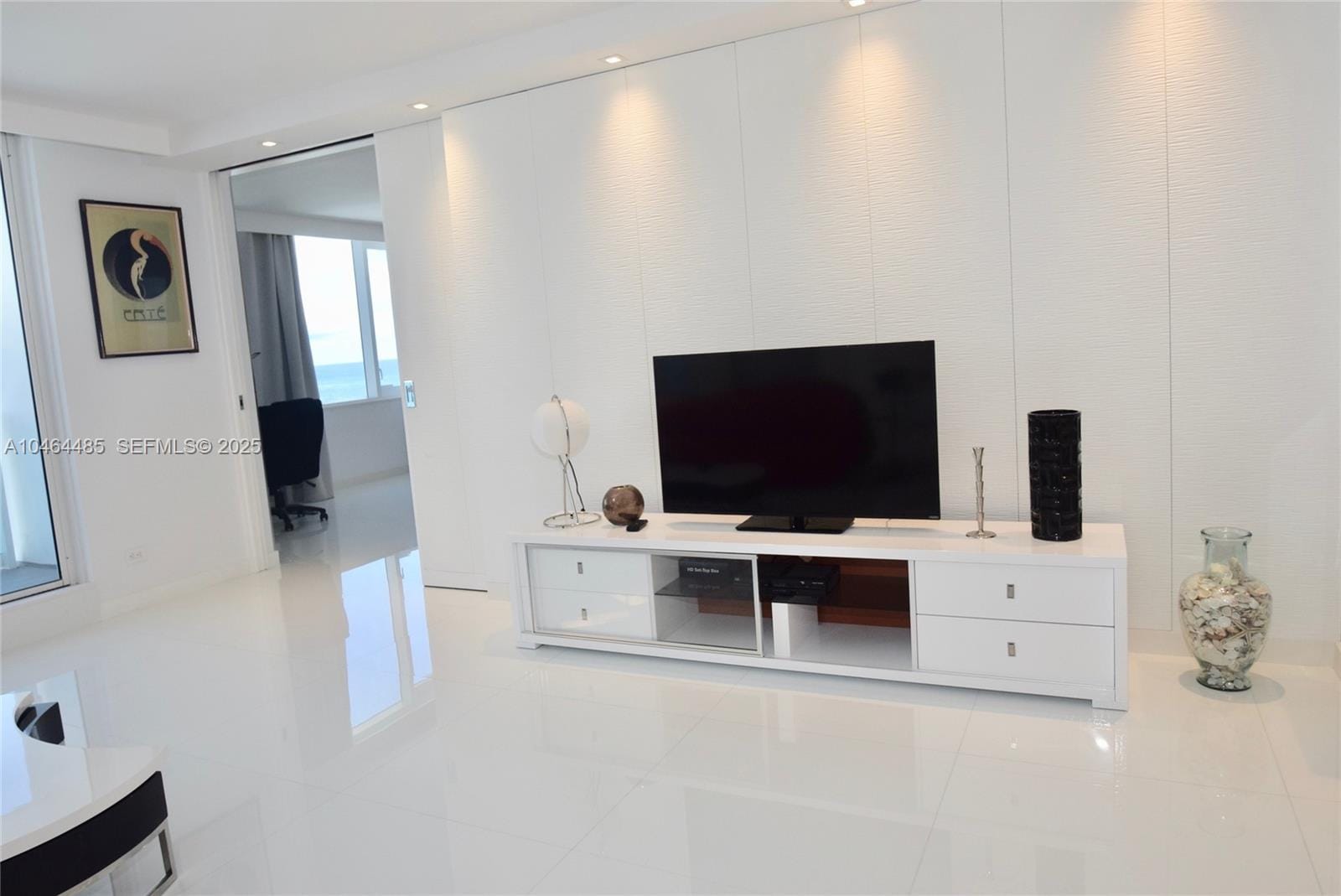 2301 Collins Avenue 815/814 — photo 8