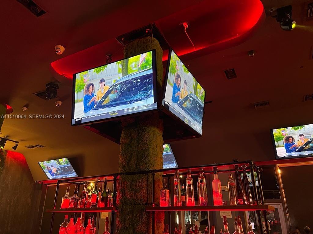 940 Lincoln Road $$$ — photo 11