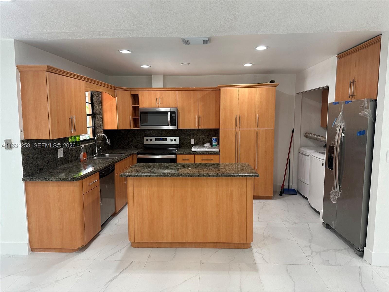 324 E 34th Street — photo 10