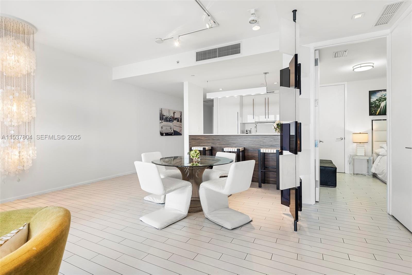 2201 Collins Avenue 814 — photo 2