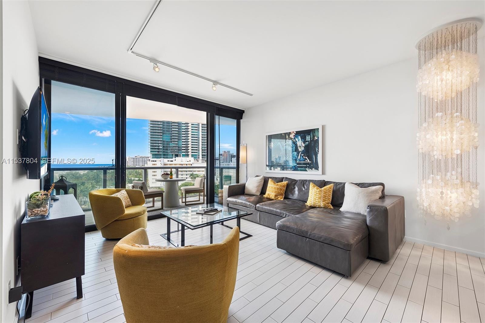 2201 Collins Avenue 814 — photo 4