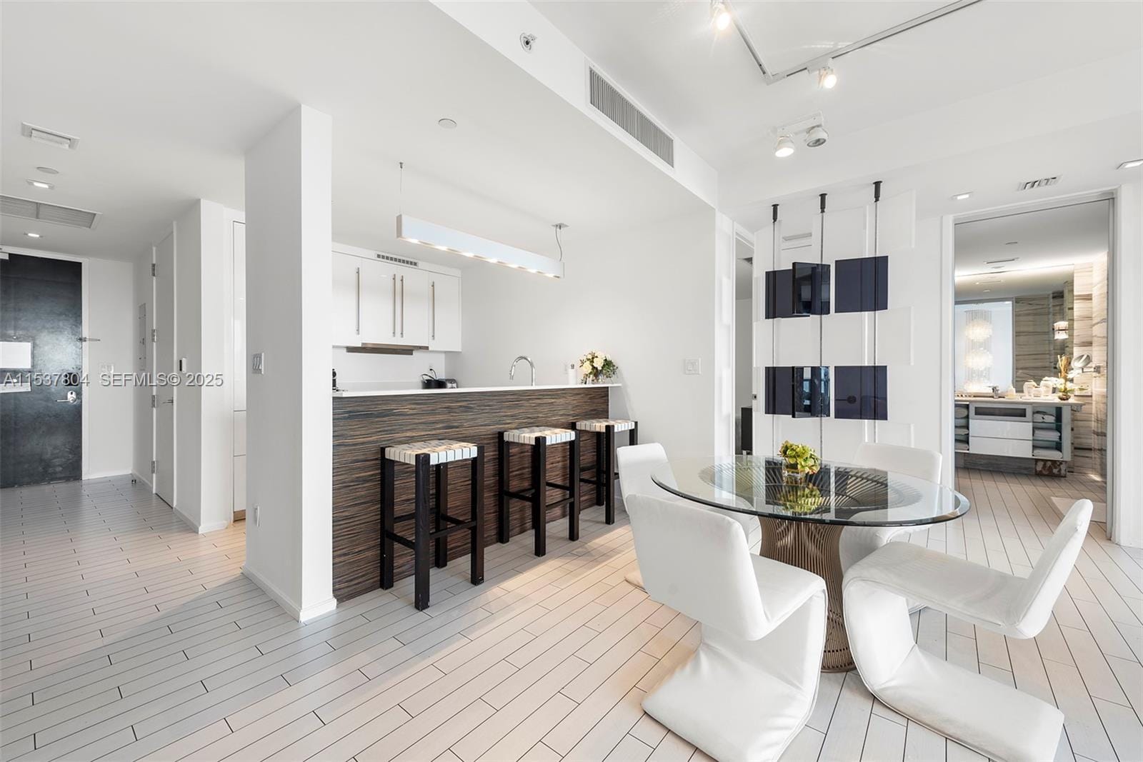 2201 Collins Avenue 814 — photo 8