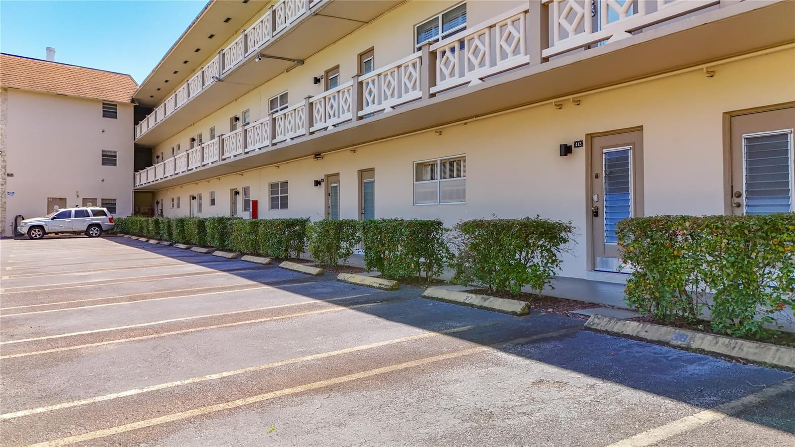 4700 NW 35th Street 413, Lauderdale Lakes, FL 33319